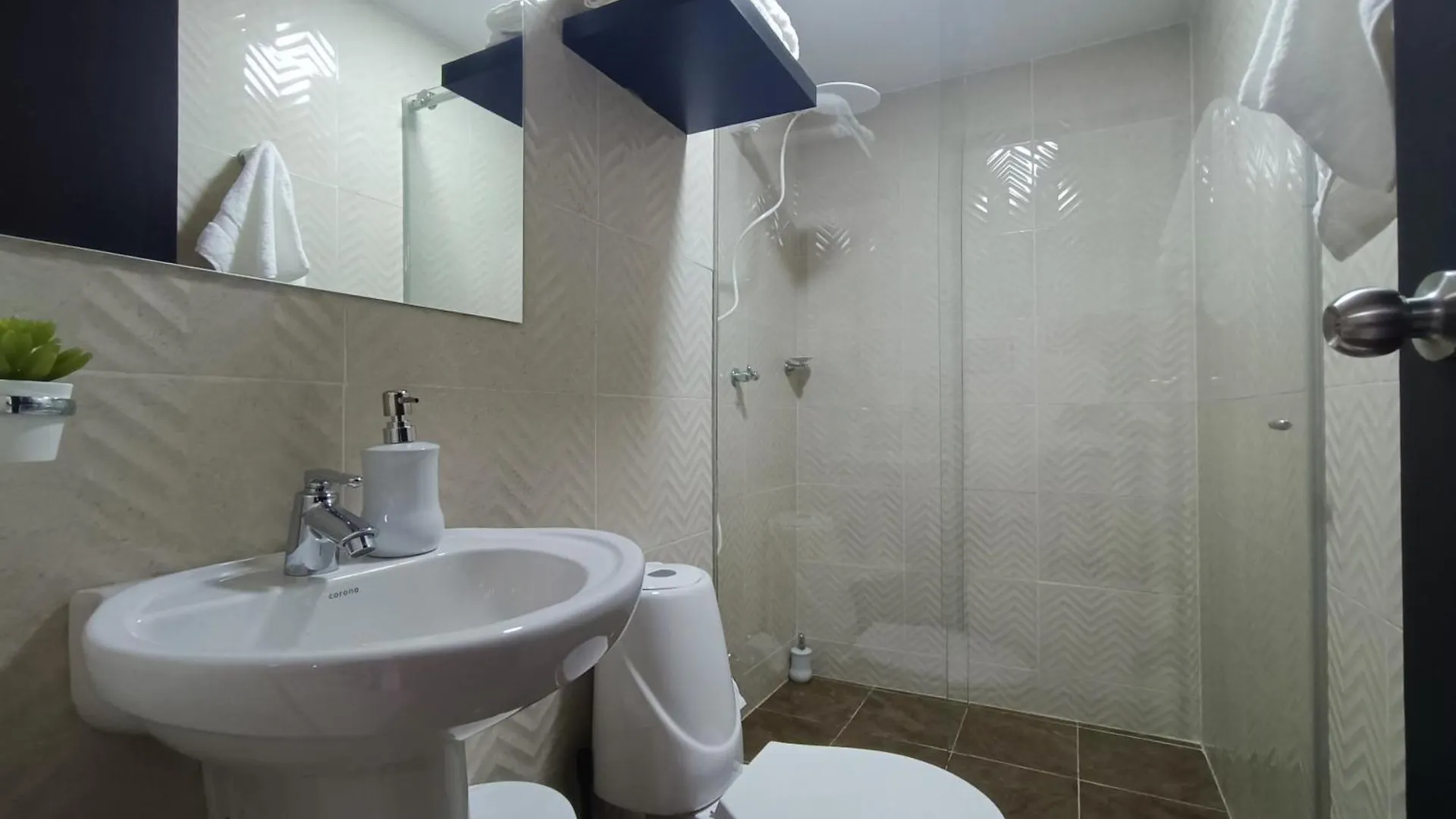 Moderno Aptartamento, Terraza Con Jacuzzi Privado Cali