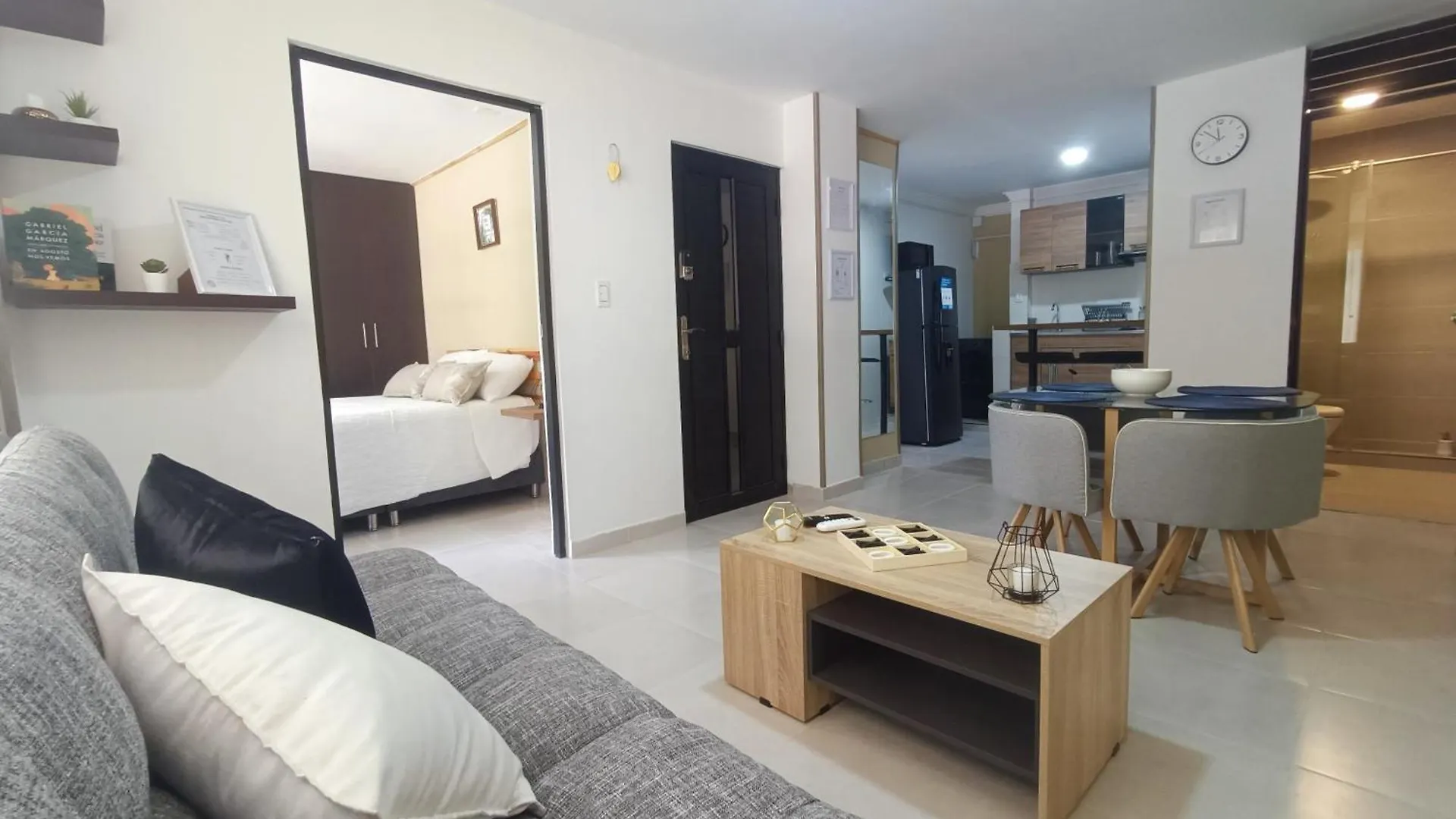 Moderno Aptartamento, Terraza Con Jacuzzi Privado Cali 0*,